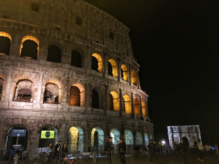 la luna su colosseo roma passeio