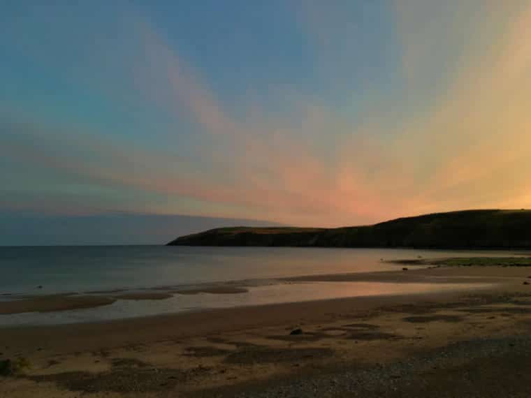 pais de gales turismo por do sol praia