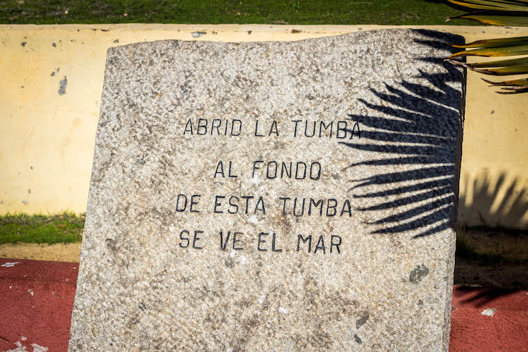 Tumba de Vicente Huidobro - Litoral dos Poetas Chilenos