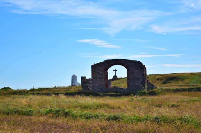 Llanddwyn ilha do amor pais de gales ruinas