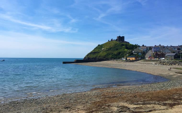 castelo de criccieth pais de gales praia