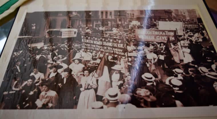 foto protesto sufragistas