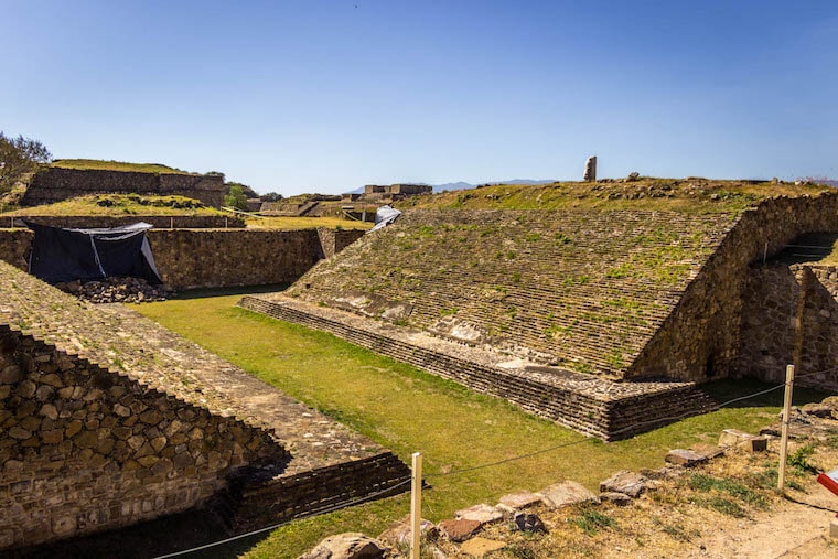 Vista as ruinas arqueológicas de Monte Albán, em Oaxaca