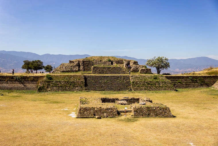 Vista as ruinas arqueológicas de Monte Albán, em Oaxaca