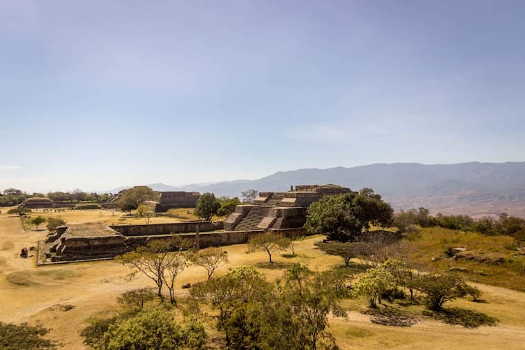 Vista as ruinas arqueológicas de Monte Albán, em Oaxaca