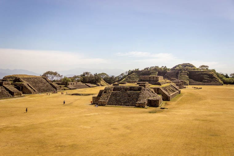 Vista as ruinas arqueológicas de Monte Albán, em Oaxaca