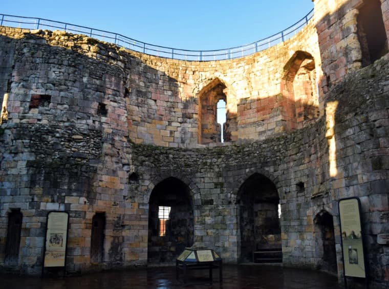 o que fazer em york clifford’s tower