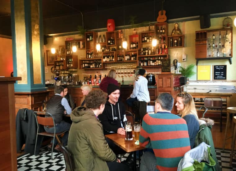 o que fazer em manchester bar flor