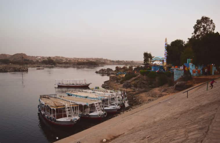 aswan egito vila nubia barcos turistas