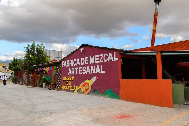 Fábrica artesanal de mezcal no méxico