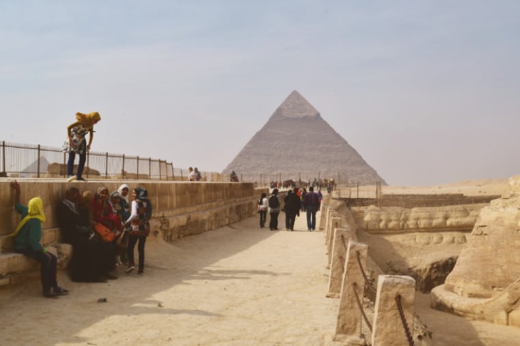 piramides do egito turistas