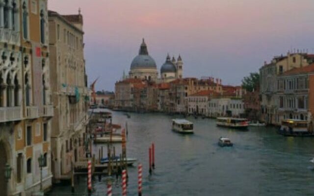 grand canal de veneza e a igreja salute
