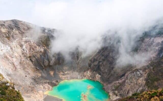 cropped-vulcan-irazu-costa-rica-min.jpg