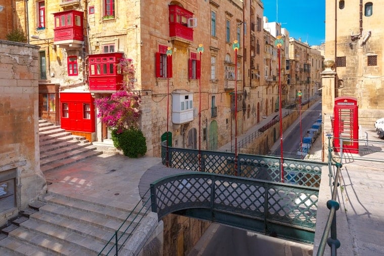 Ruas com portas coloridas em Valleta, Malta