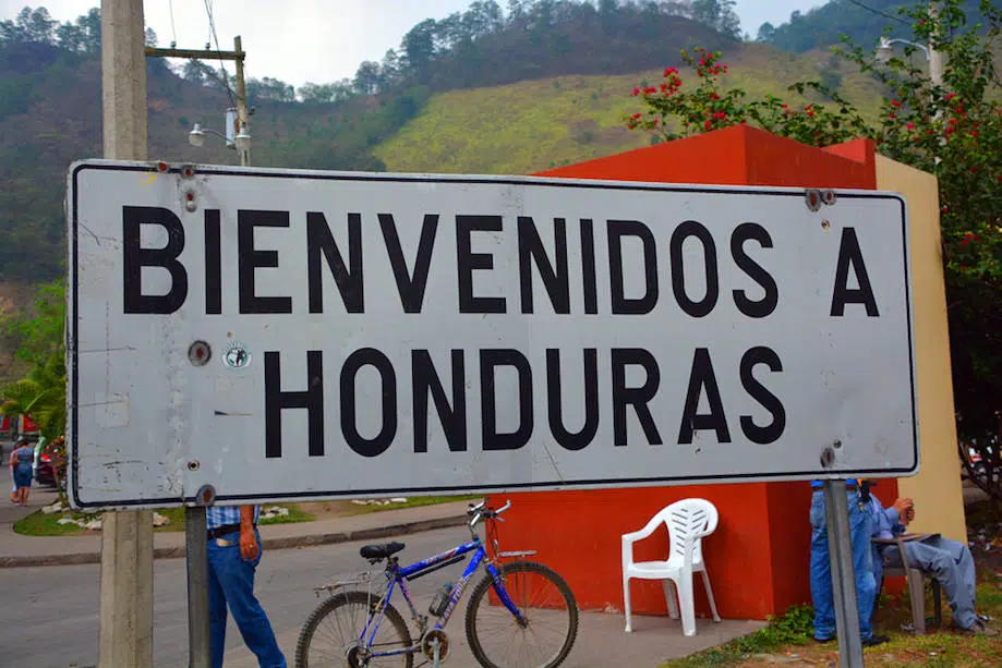 Placa de Bem Vindo à Honduras, na fronteira