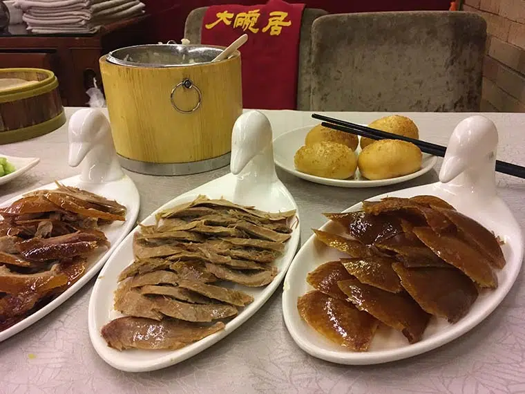 pratos típicos da culinária chinesa pato