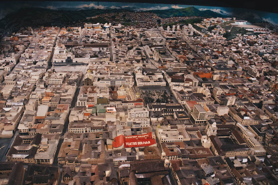 Miniatura do centro de Quito no Parque da Metade do Mundo, em Quito