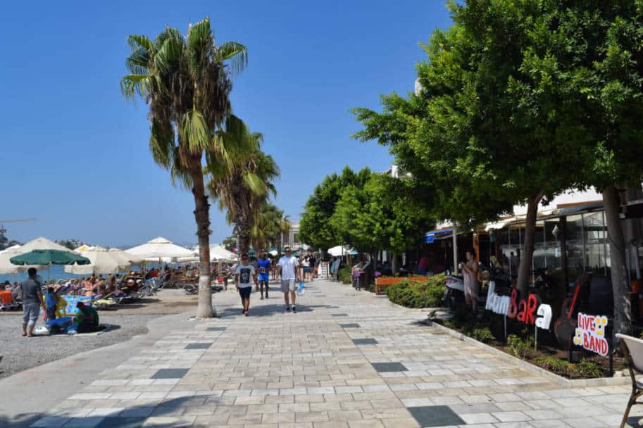 calcadao praia de bodrum turquia