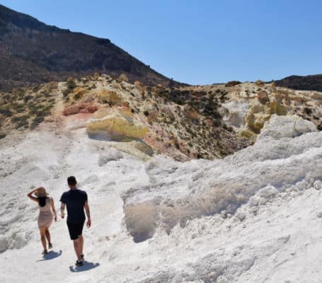 Ilha de Nisyros Grecia vulcao cratera acido