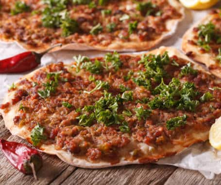 comida turca Lahmacun