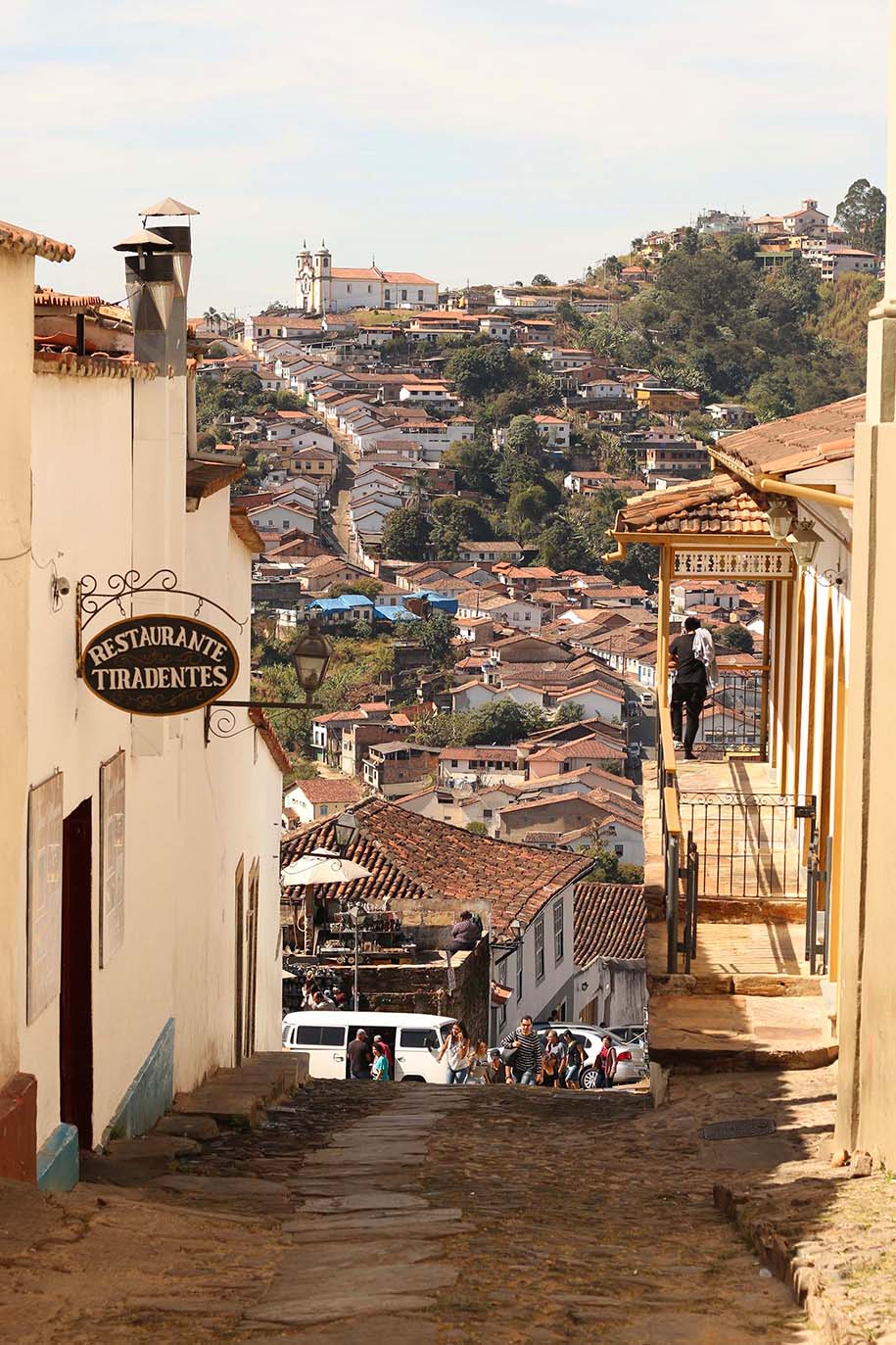 Igreja de Santa Efigênia, onde há grande influência chinesa, vista no alto da ladeira de mesmo nome