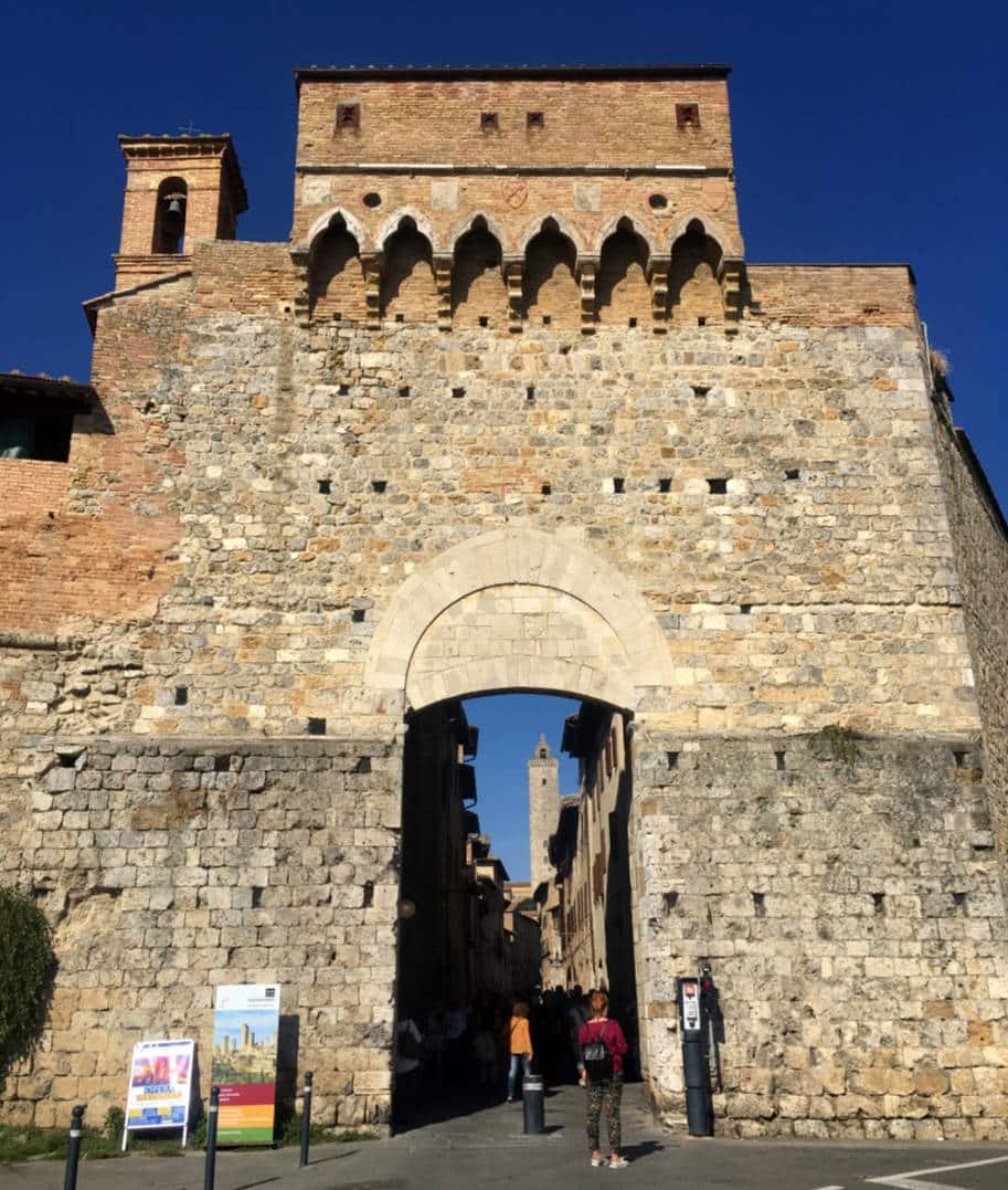 san gimignano italia porta de san giovanni