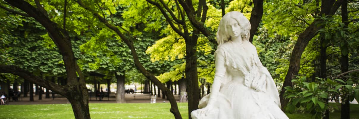 estatua George Sand nos Jardins de Luxemburgo em Paris