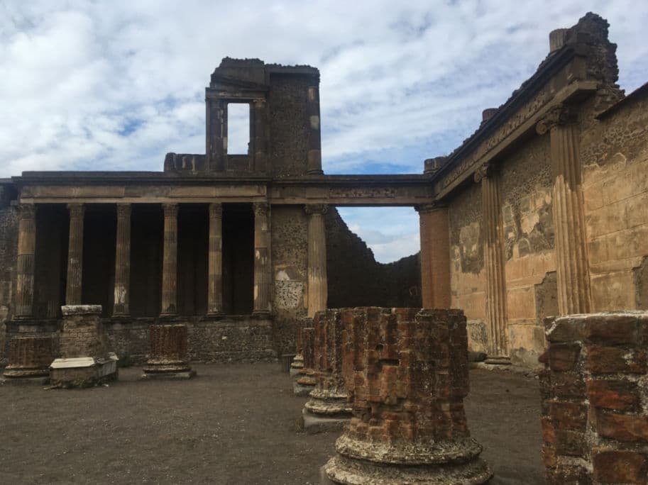 Basilica ruinas de pompeia italia
