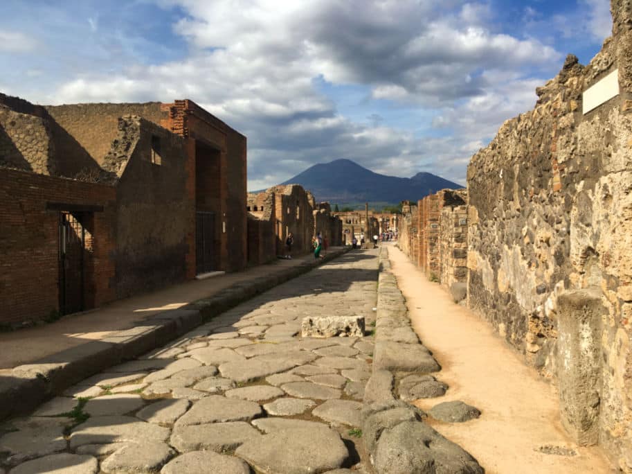 Via dei Scuoli Ruinas de Pompeia