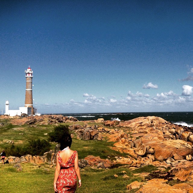 Turista em praia do Uruguai