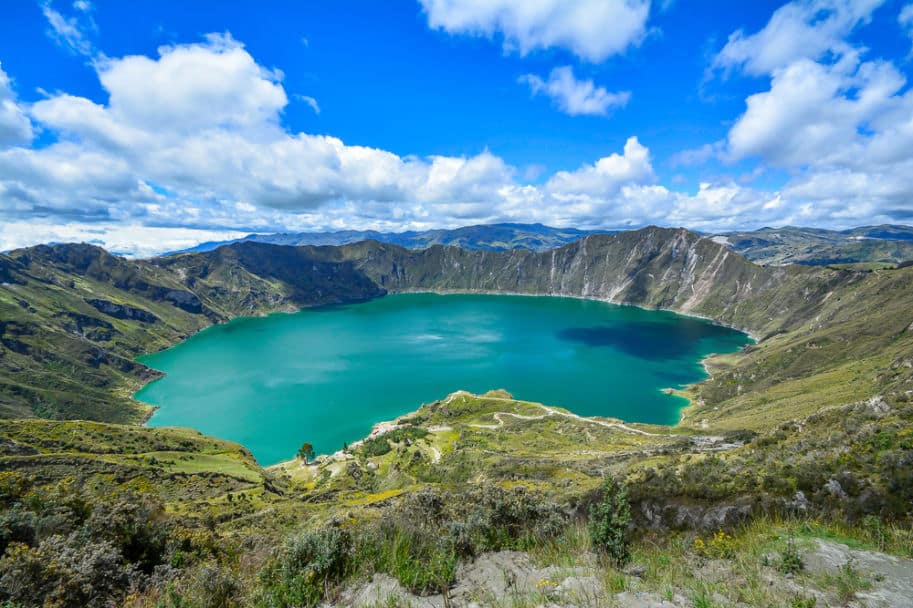 Cratera e lago do vulcao Quilotoa equador