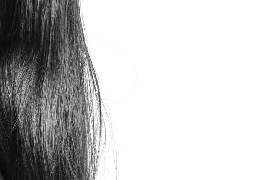 fios de cabelo grisalhos