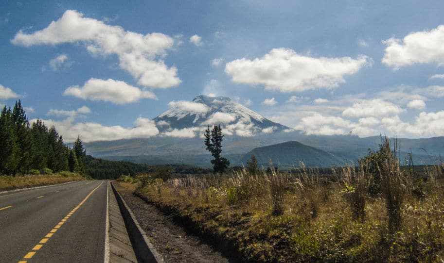 vulcao antisana no equador