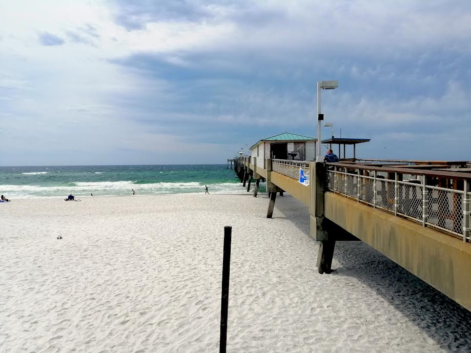 Pier e praia de Okaloosa Island, em Destin