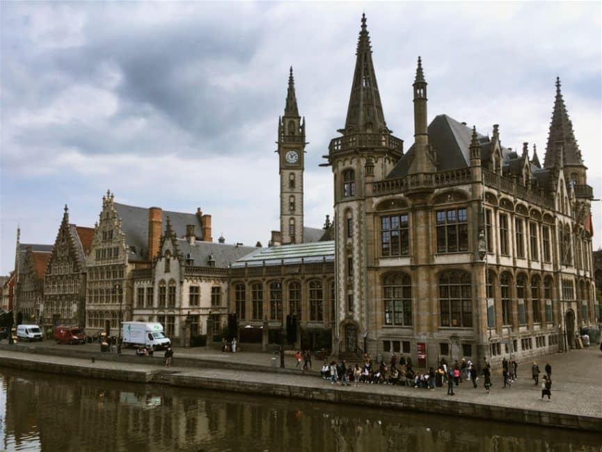 Vista da Ponte St Michel em Gent