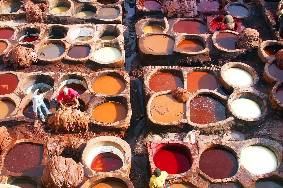 local para curtir couro, em Fez, no Marrocos