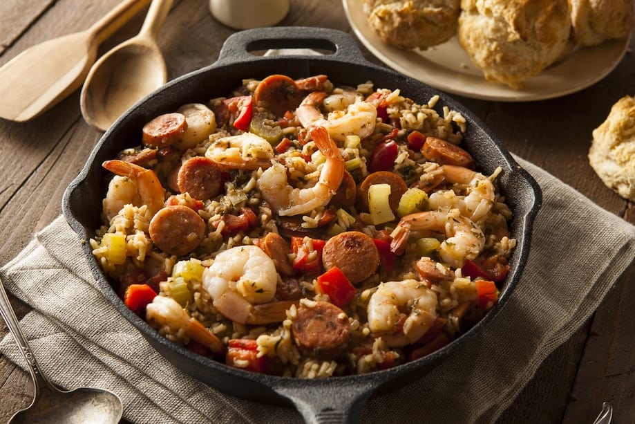 Panela de jambalaya, comida típica do sul dos Estados Unidos