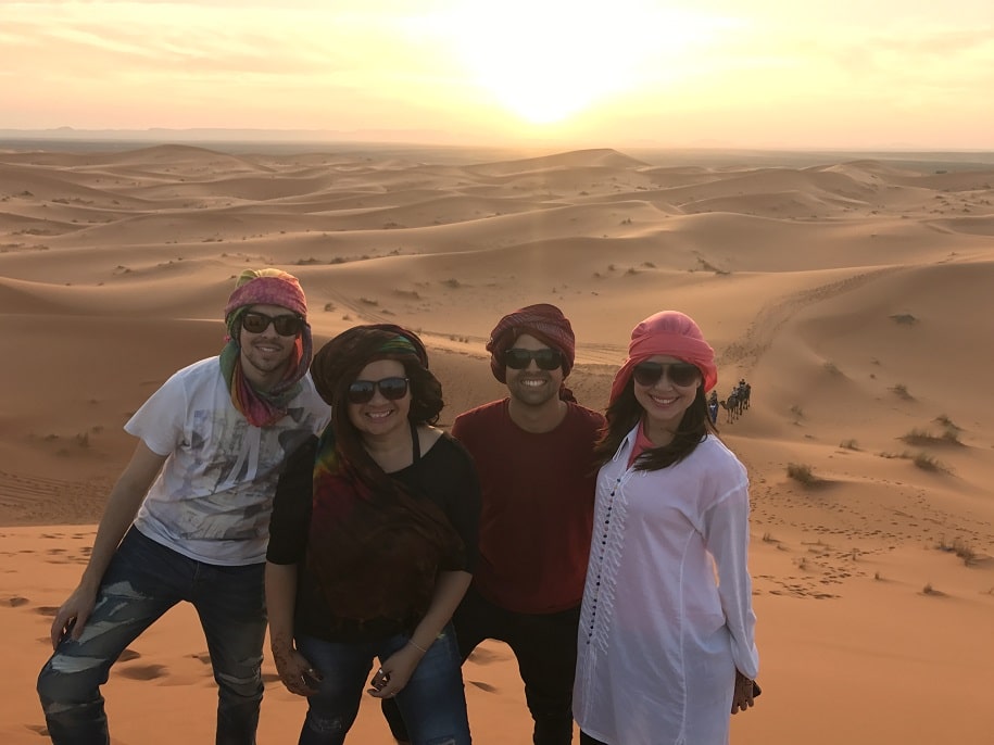 Grupo de amigos em Tour no Deserto no Marrocos