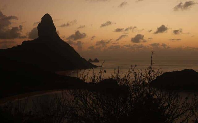 vista do forte dos remédios, em noronha