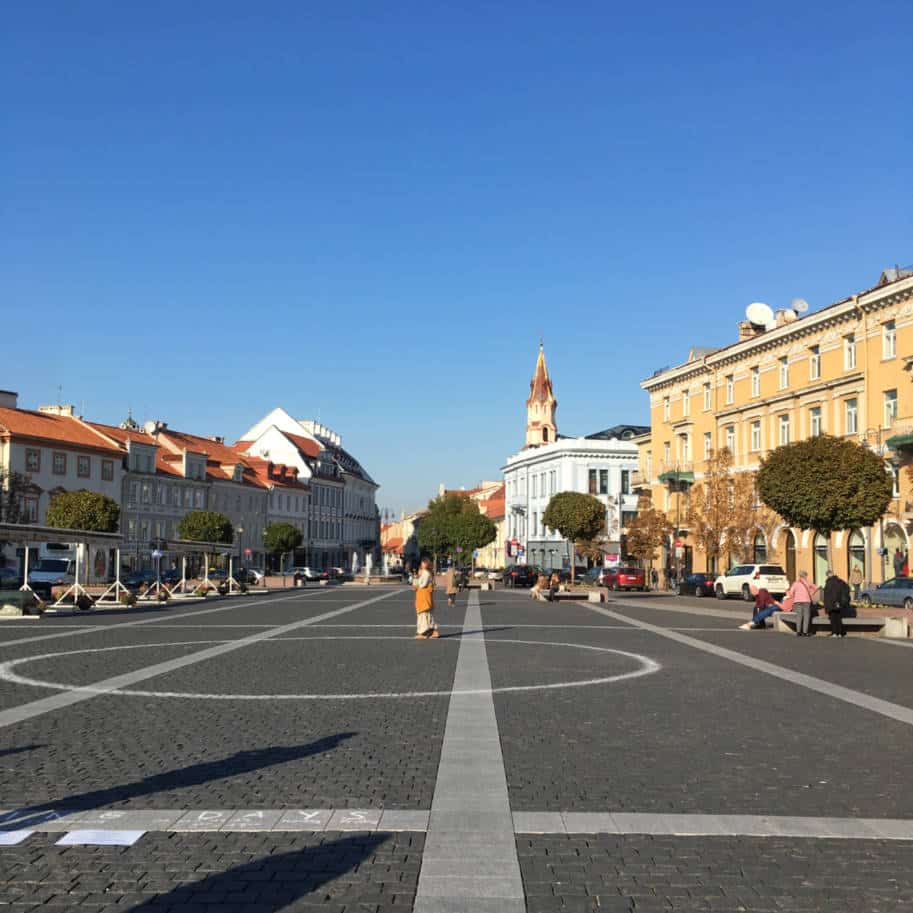 town hall square em vilnius o que fazer