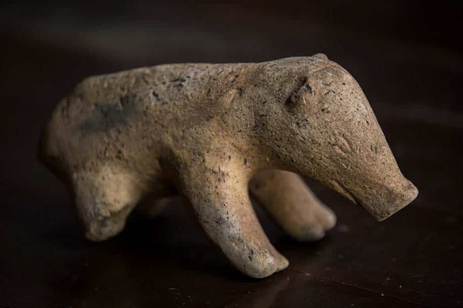 objeto encontrado em escavação arqueológica no acre, em forma de animal