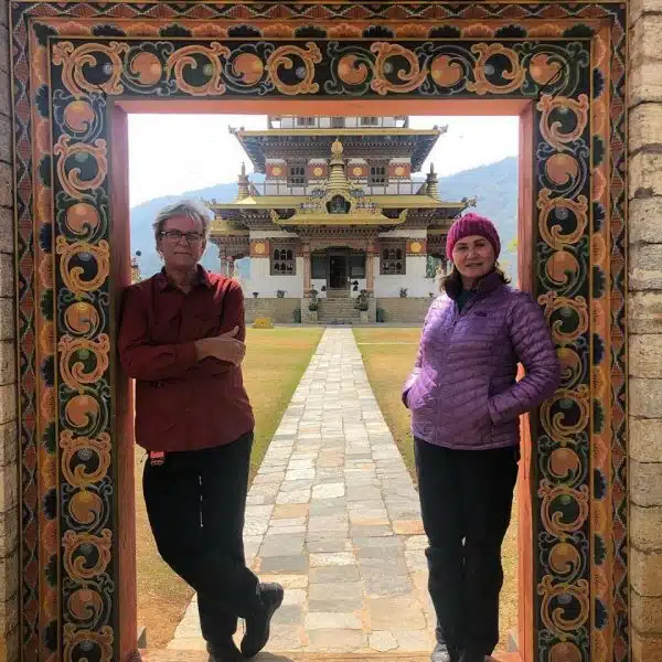 casal asia viajantes maiores de 60