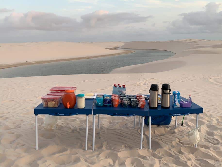 rota das emoçoes café da manha nos lençóis maranhenses com dunas e lagoa