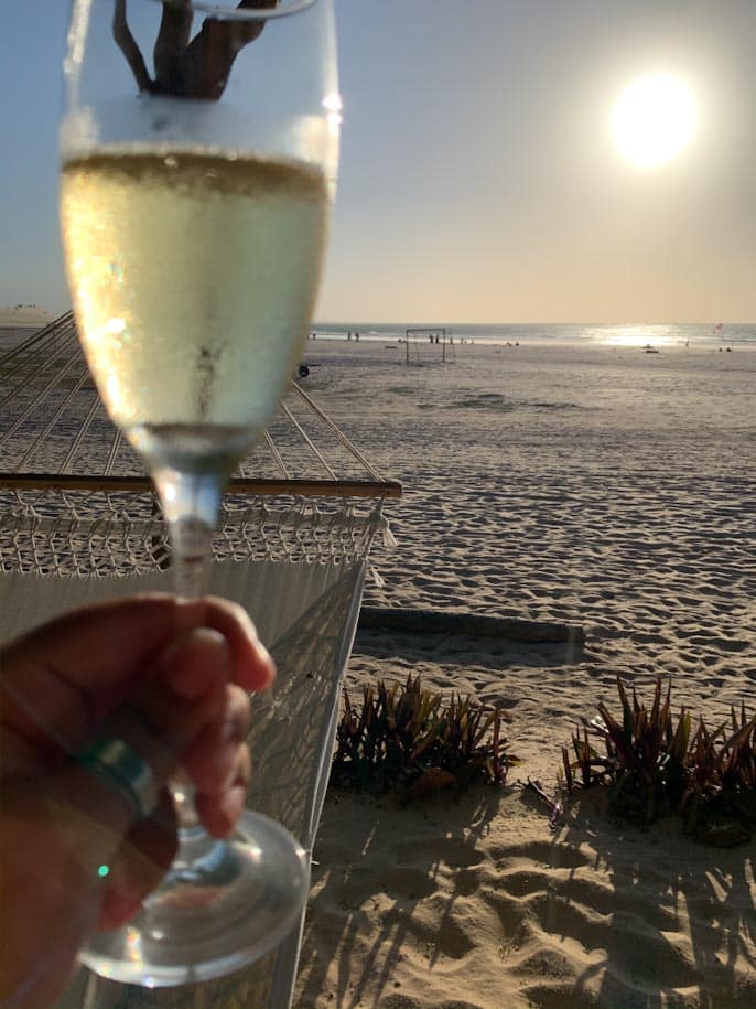 champagne por do sol praia areia mar jericoacoara