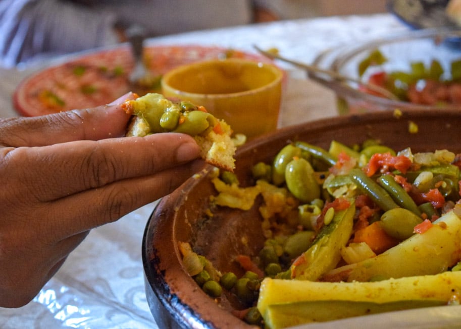 comendo-tagine-aula-de-culinaria