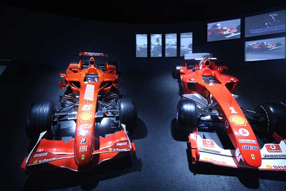 dois carros de f1