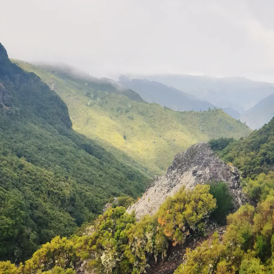 hospedagem entre as montanhas na ilha da madeira