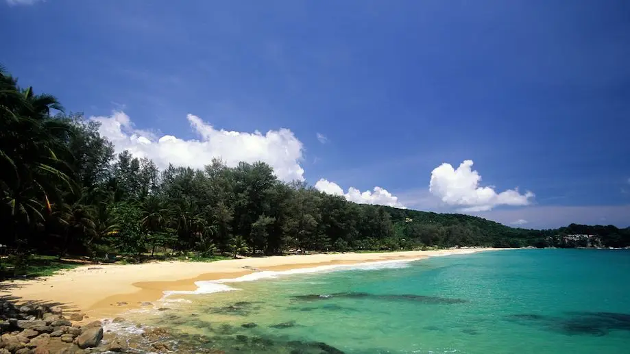 Surin Beach, praia isolada de Phuket, Tailandia