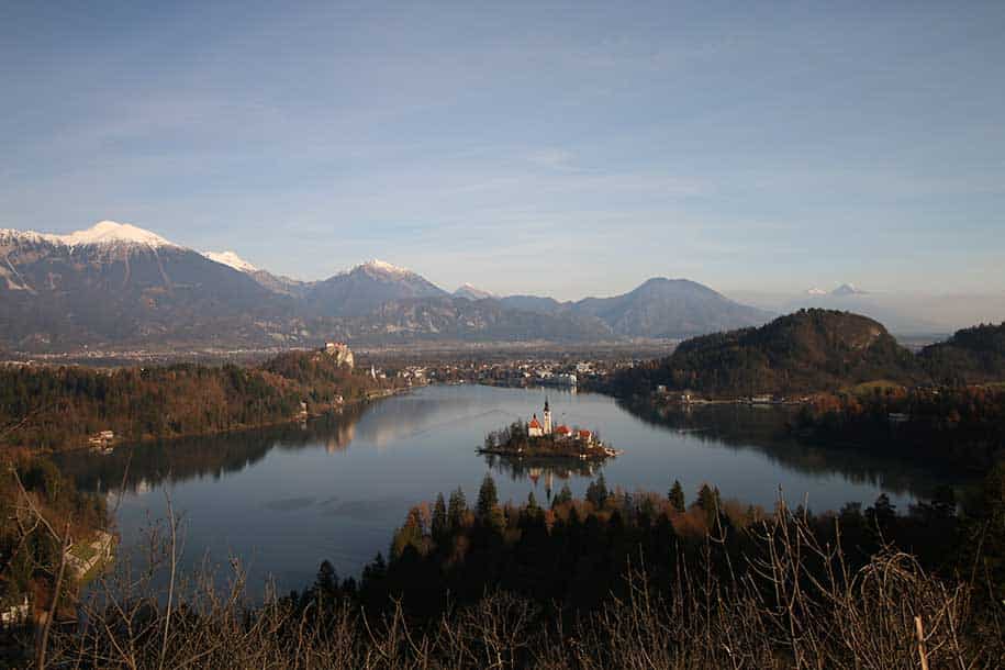 vista de bled, eslovênia. Lago, ilha e montanhas
