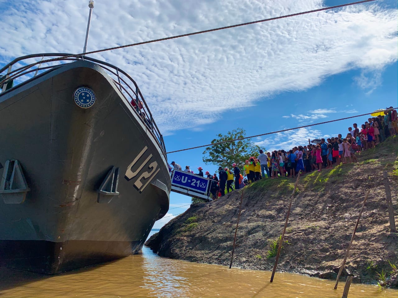 navio assistencia marinha atracado rio amazonas